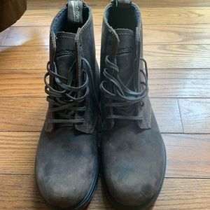Unisex lace up Blundstones